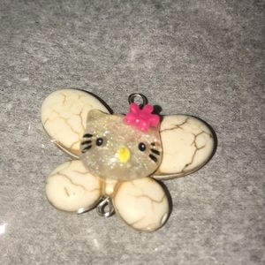 - New Hello Kitty Butterfly pendant cream